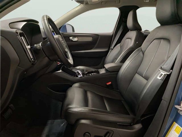Used 2025 Volvo XC40 B5 Plus AWD/4WD image 20