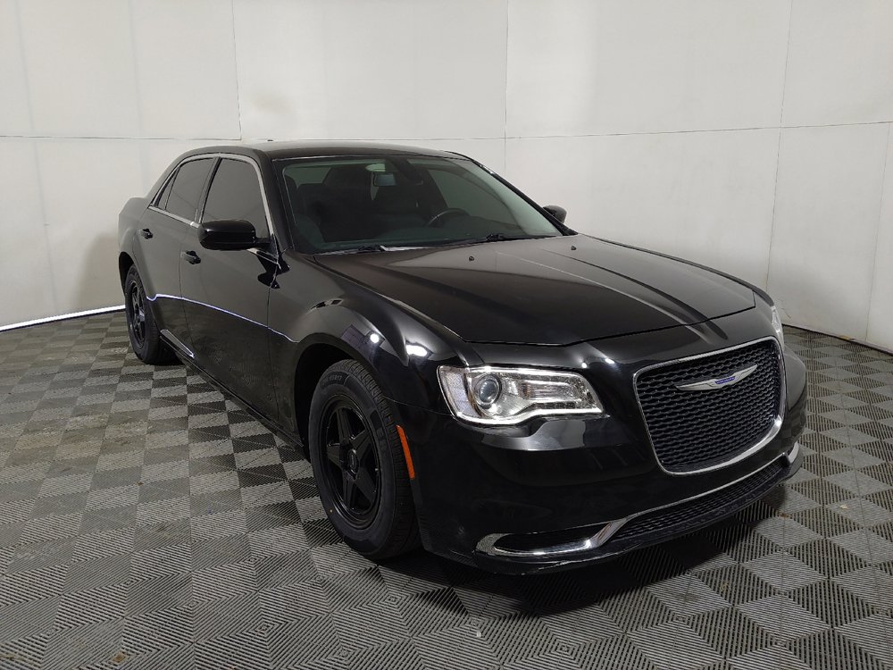 Used 2018 Chrysler 300 Touring RWD image 13