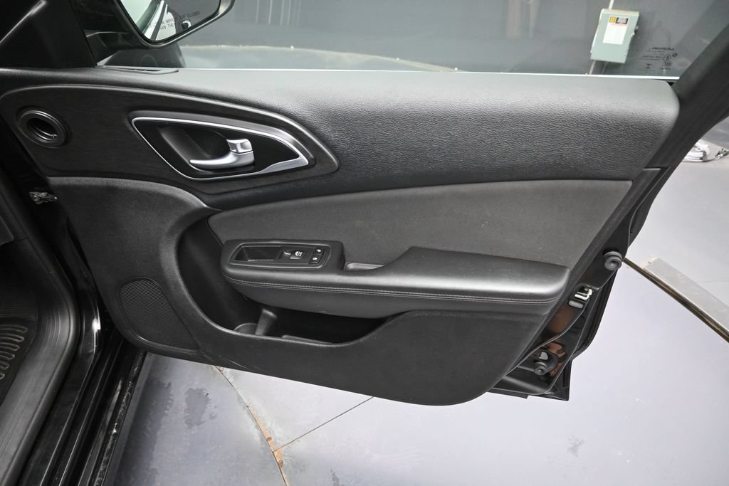 Used 2016 Chrysler 200 Limited w/ Anniversary Edition FWD image 33