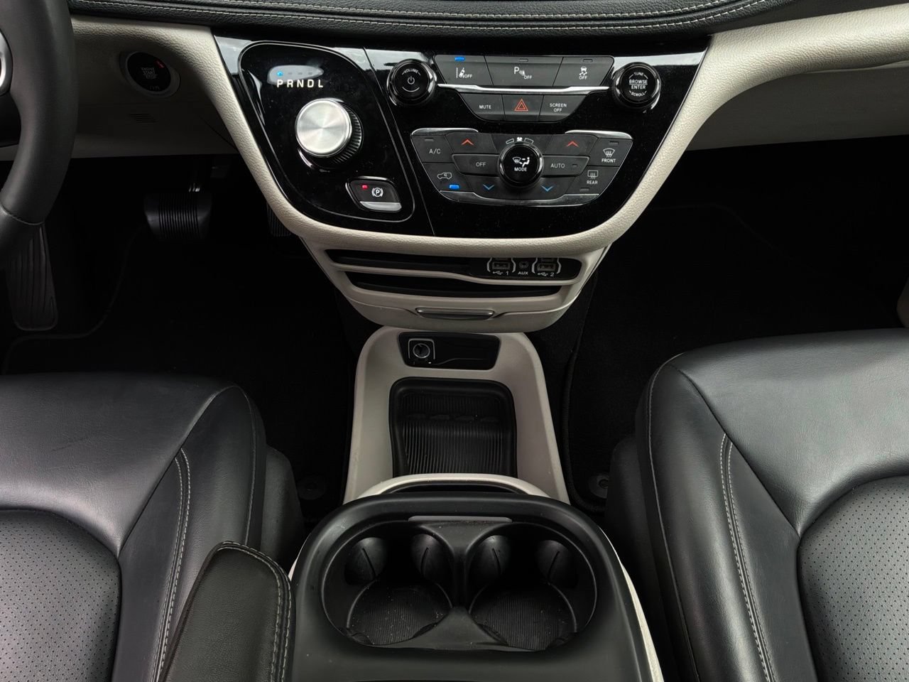 Used 2023 Chrysler Pacifica Touring-L FWD image 17