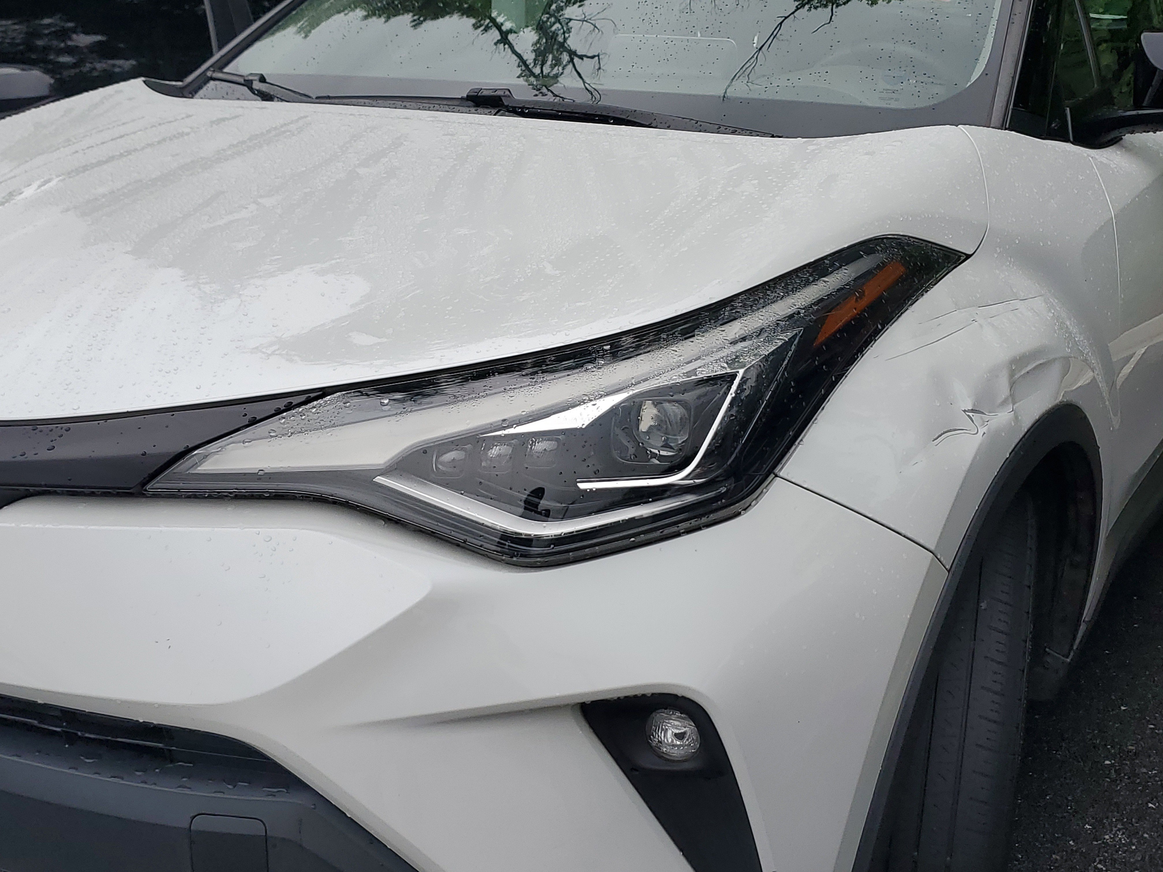 Used 2022 Toyota C-HR Limited FWD image 4