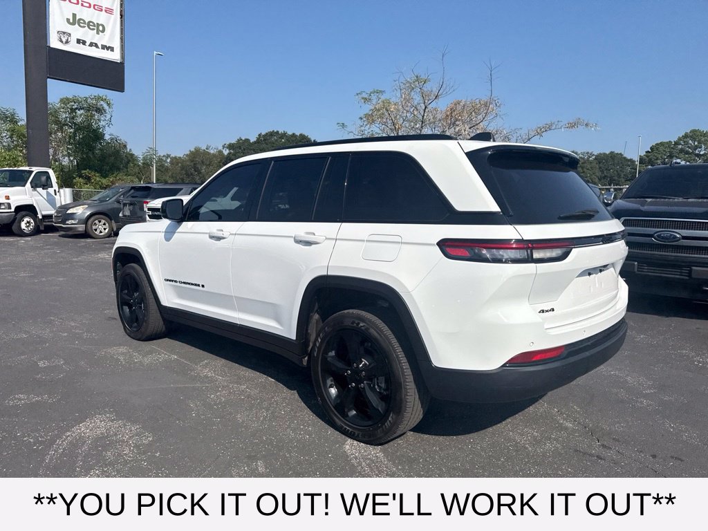 Used 2023 Jeep Grand Cherokee Altitude AWD/4WD image 7