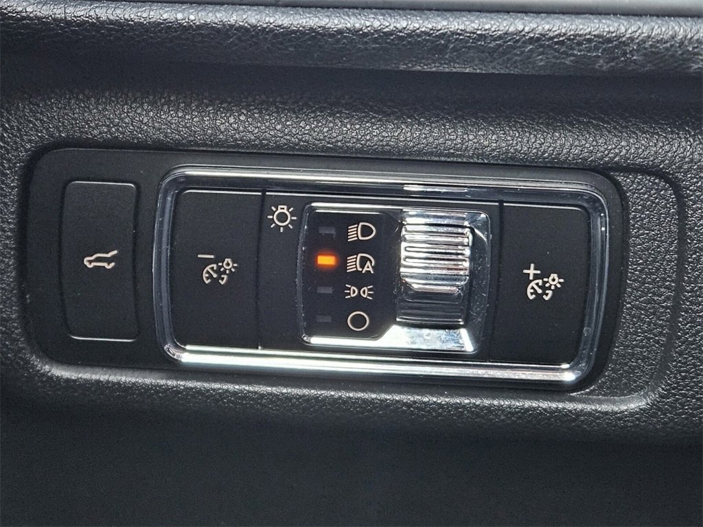 Used 2023 Lincoln Corsair AWD image 18