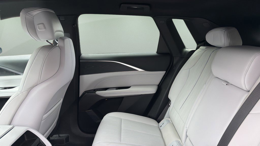Certified 2025 Cadillac Lyriq Luxury AWD/4WD image 21
