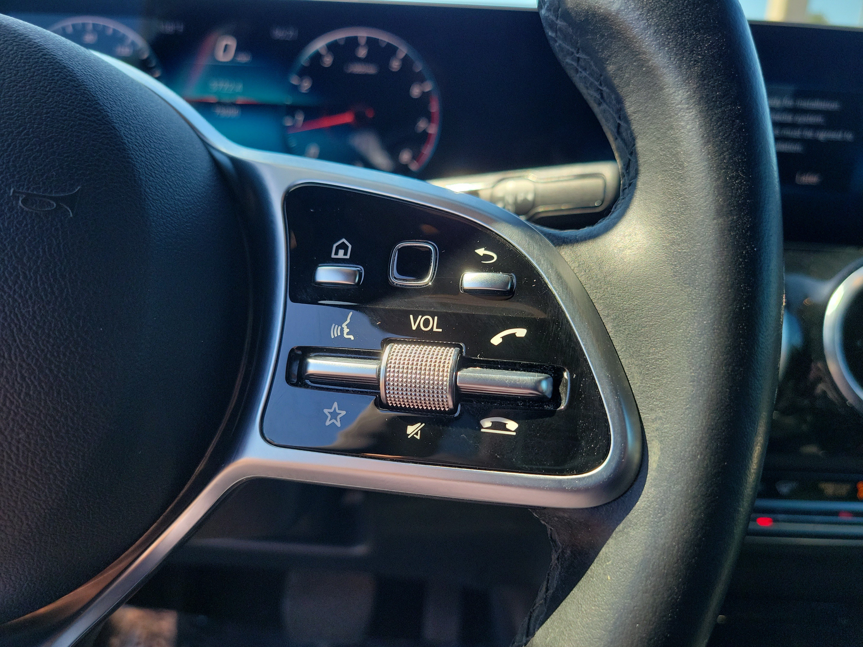 Certified 2021 Mercedes-Benz GLA 250 4MATIC image 24