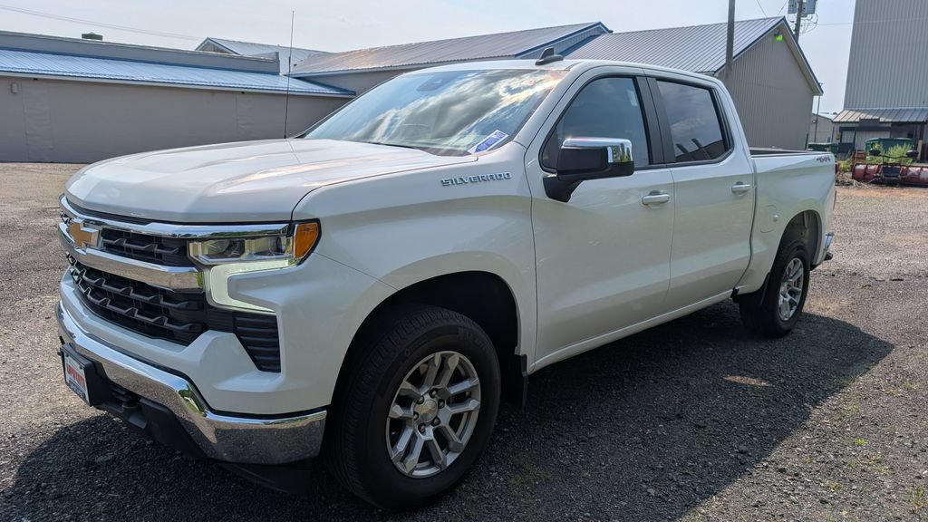 Used 2023 Chevrolet Silverado 1500 LT AWD/4WD image 2