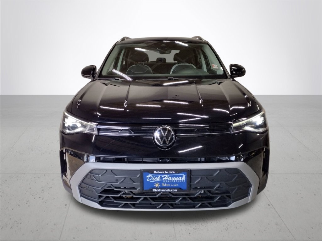 Used 2025 Volkswagen Taos SE AWD/4WD image 3