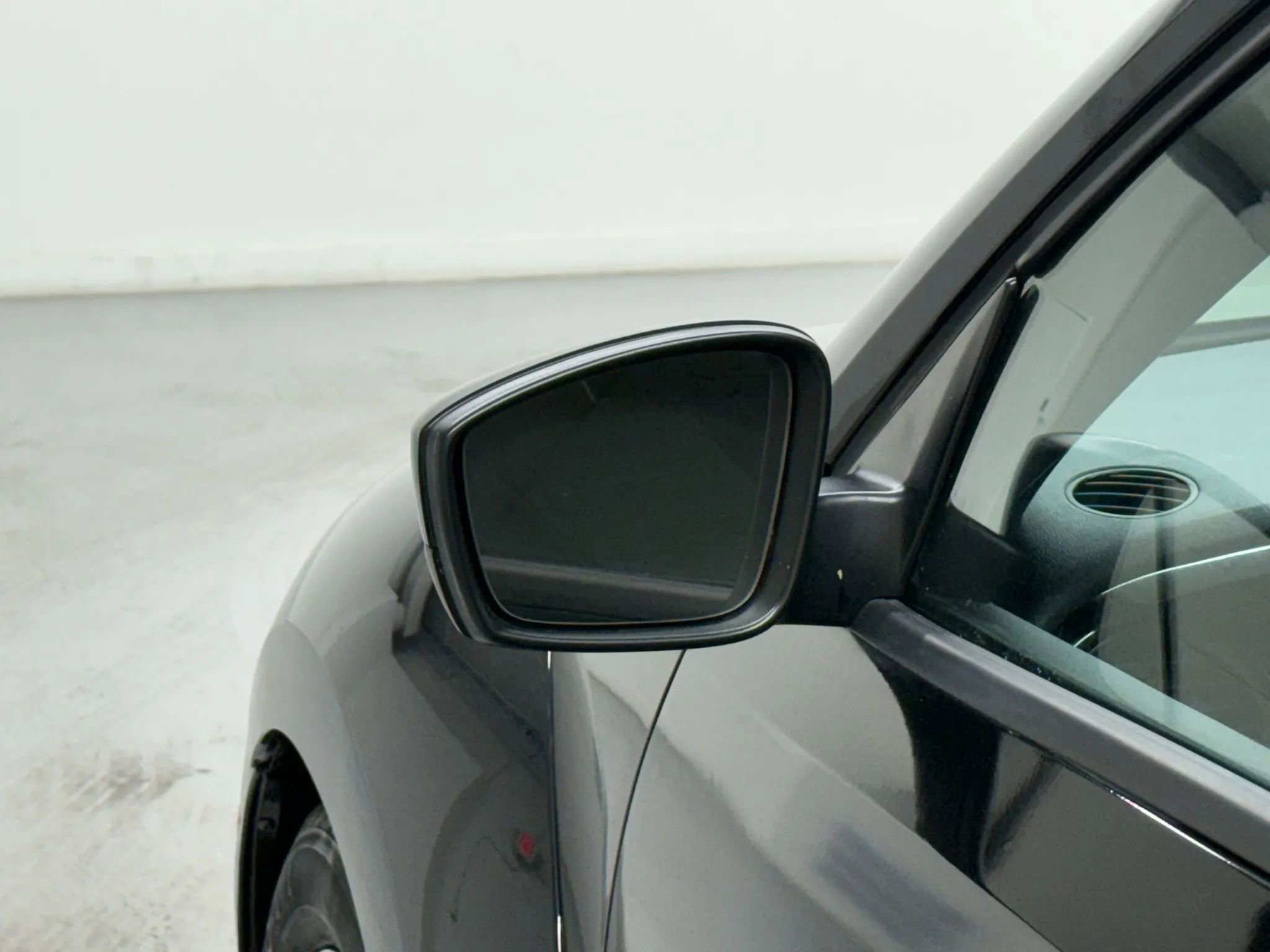 Used 2017 Volkswagen Beetle 1.8T S image 36