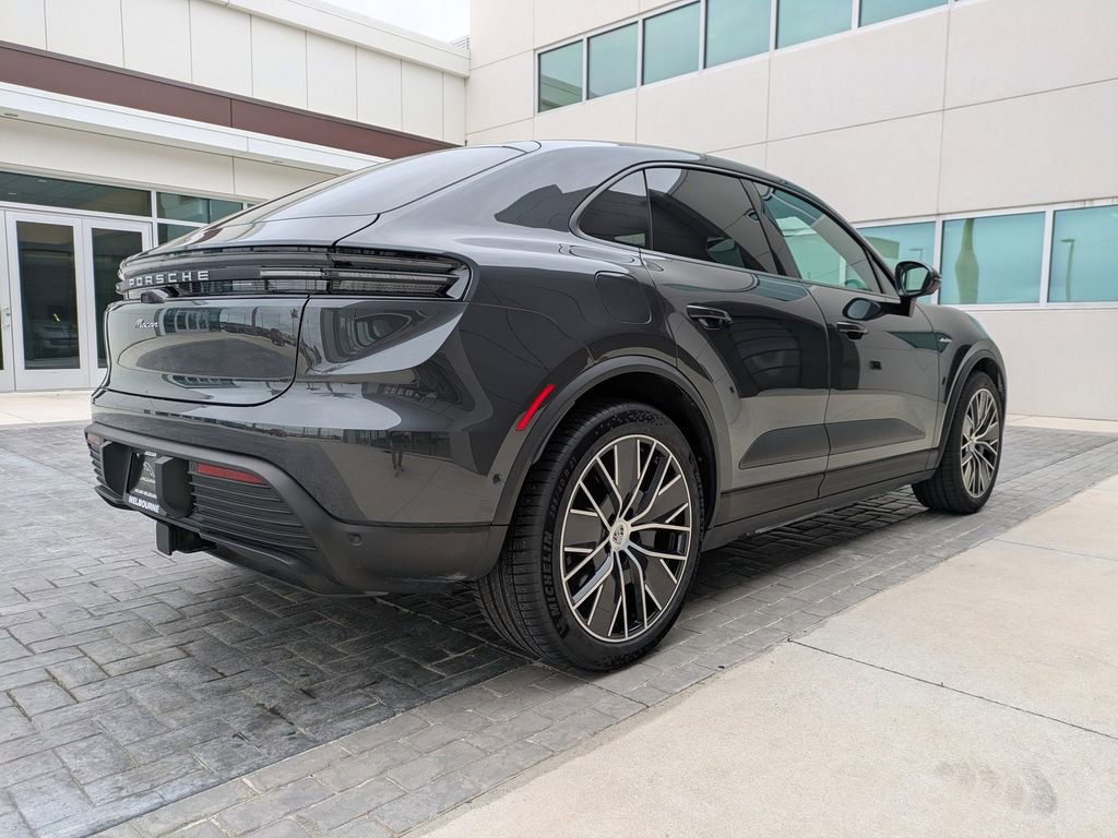 Used 2025 Porsche Macan Electric RWD image 5