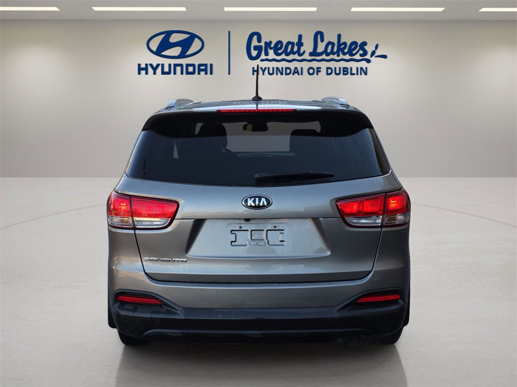 Used 2017 Kia Sorento LX image 4