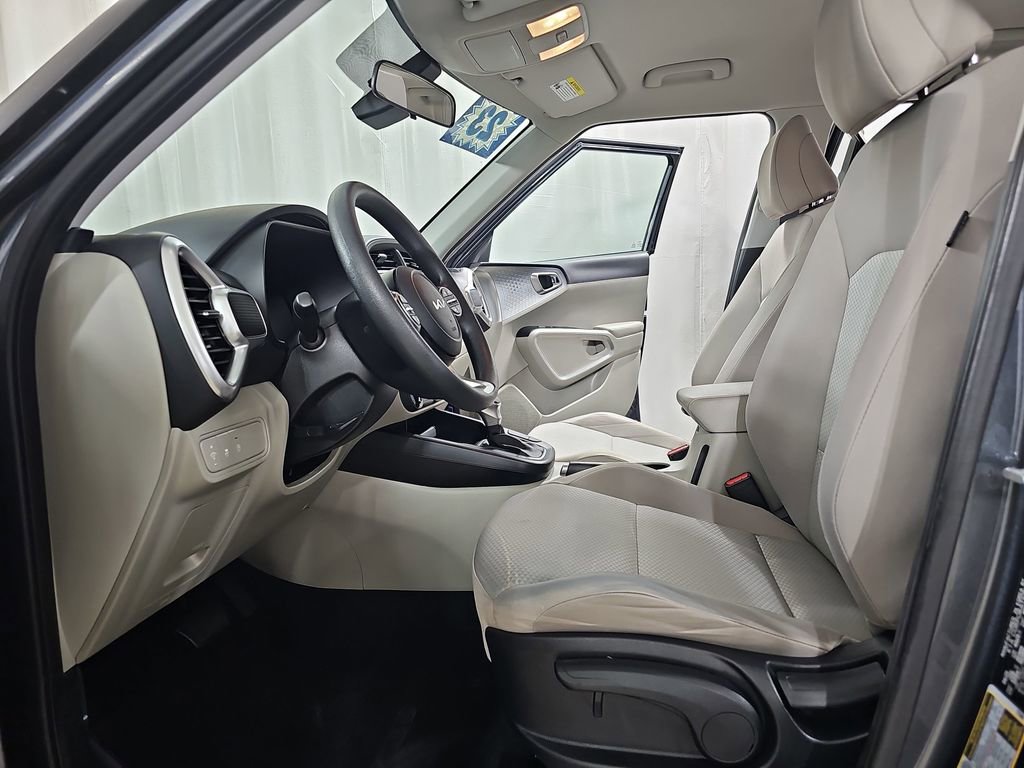 Used 2023 Kia Soul LX image 18