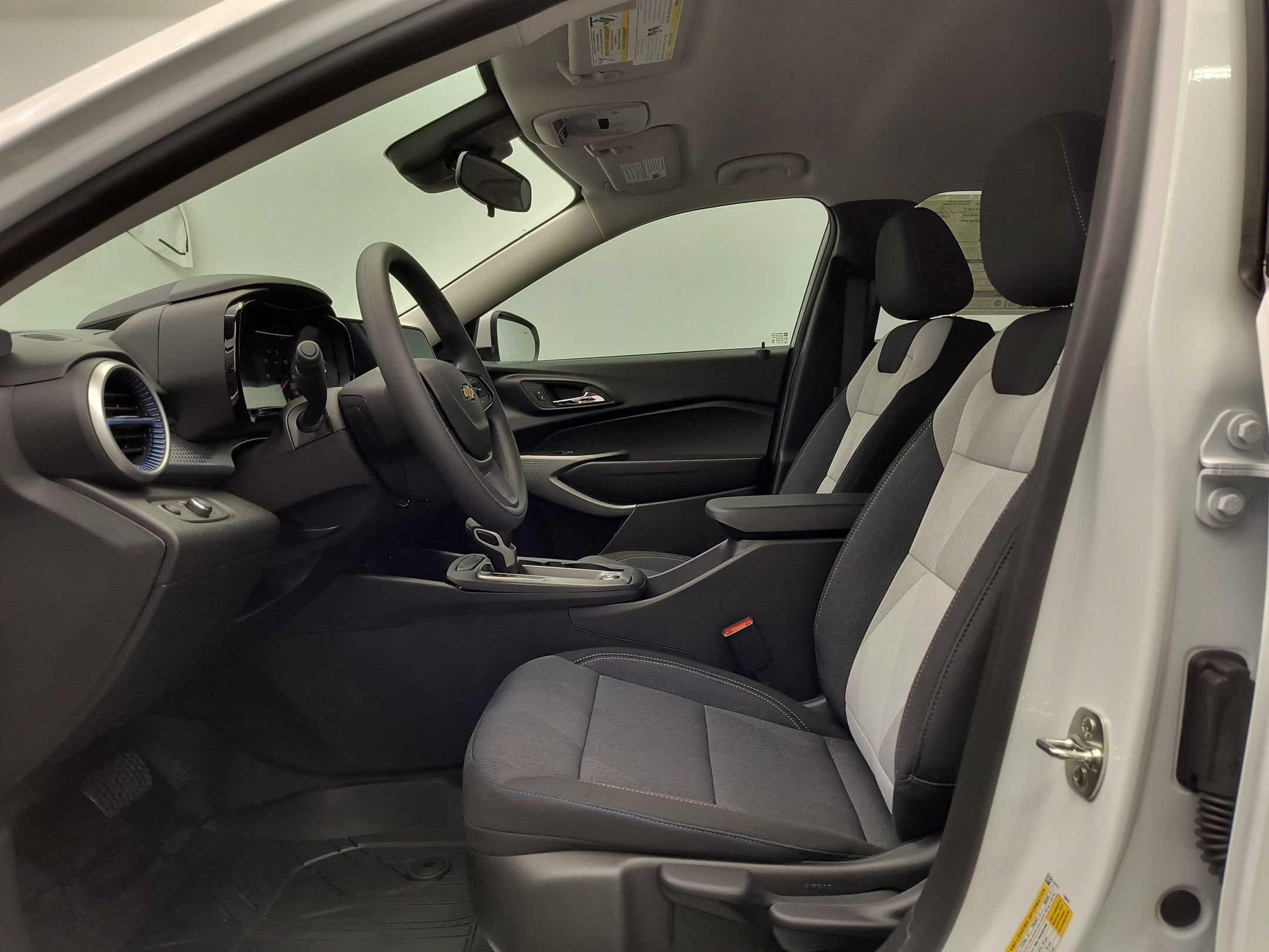 New 2026 Chevrolet Trax LS w/ LS Convenience Package FWD image 5