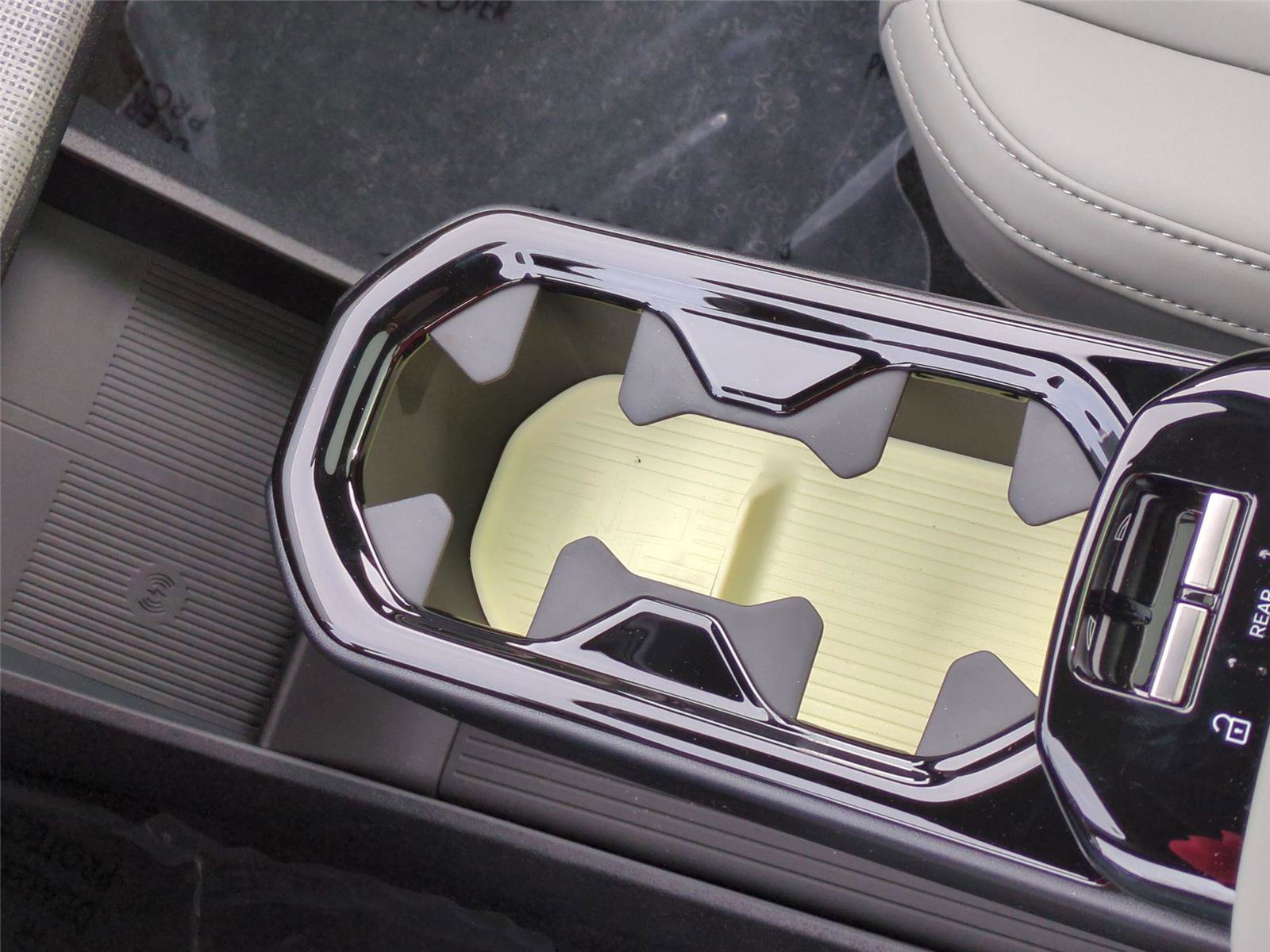 New 2026 Volvo EX30 Plus w/ Protection Package image 13