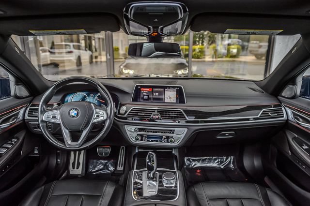 Used 2019 BMW 740i w/ M Sport Package RWD image 3