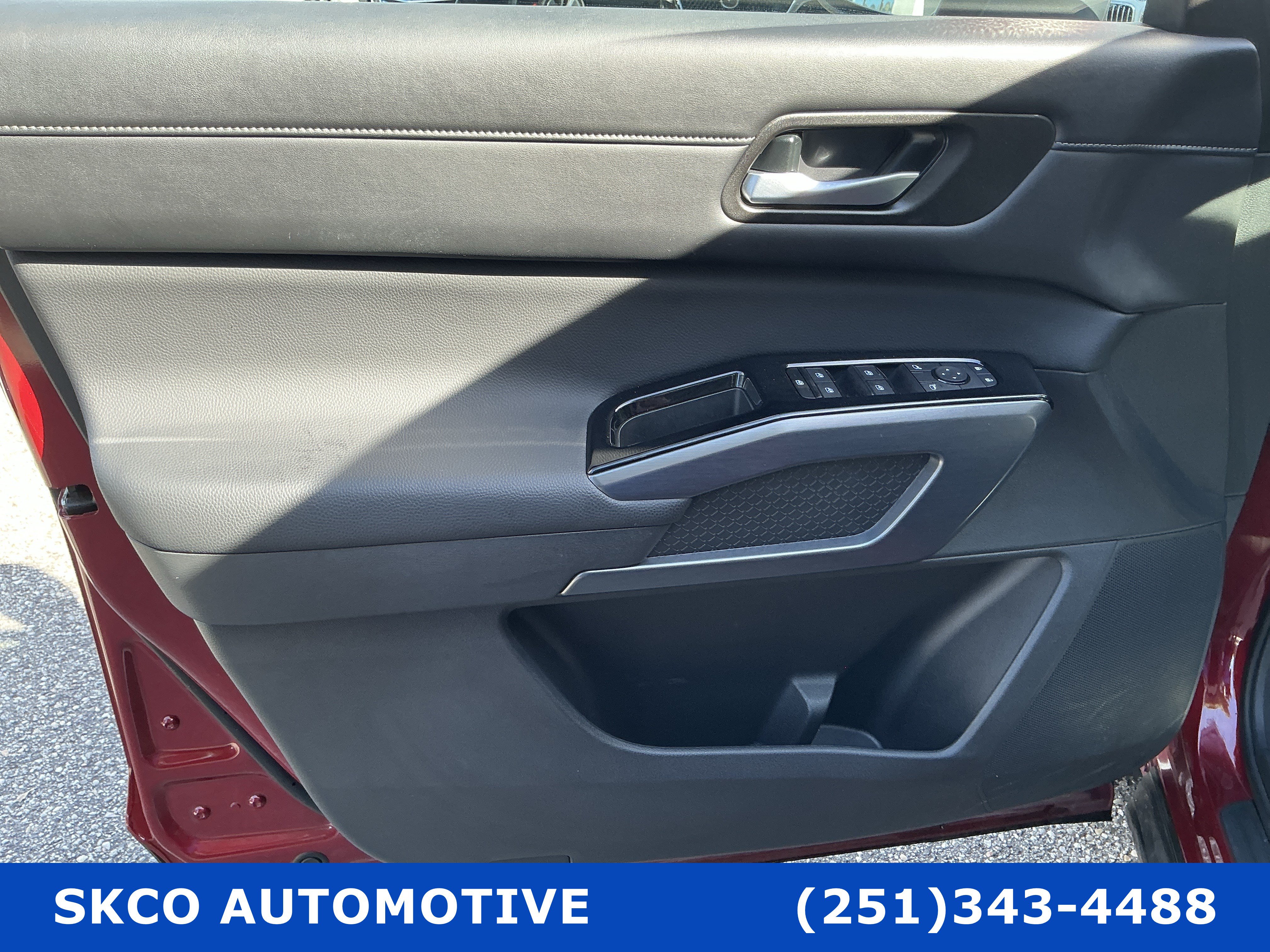 Used 2024 Nissan Pathfinder SL FWD image 12