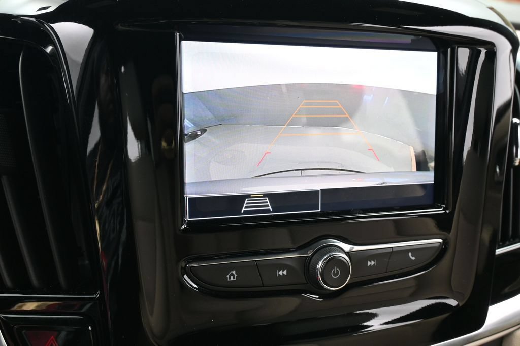 Used 2023 Chevrolet Traverse LS FWD image 17