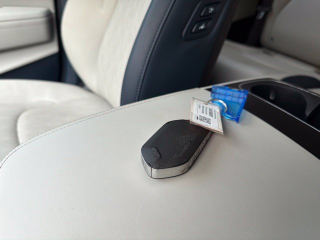 Used 2025 Kia Carnival EX FWD image 35