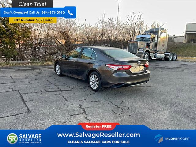 Used 2018 Toyota Camry LE image 4