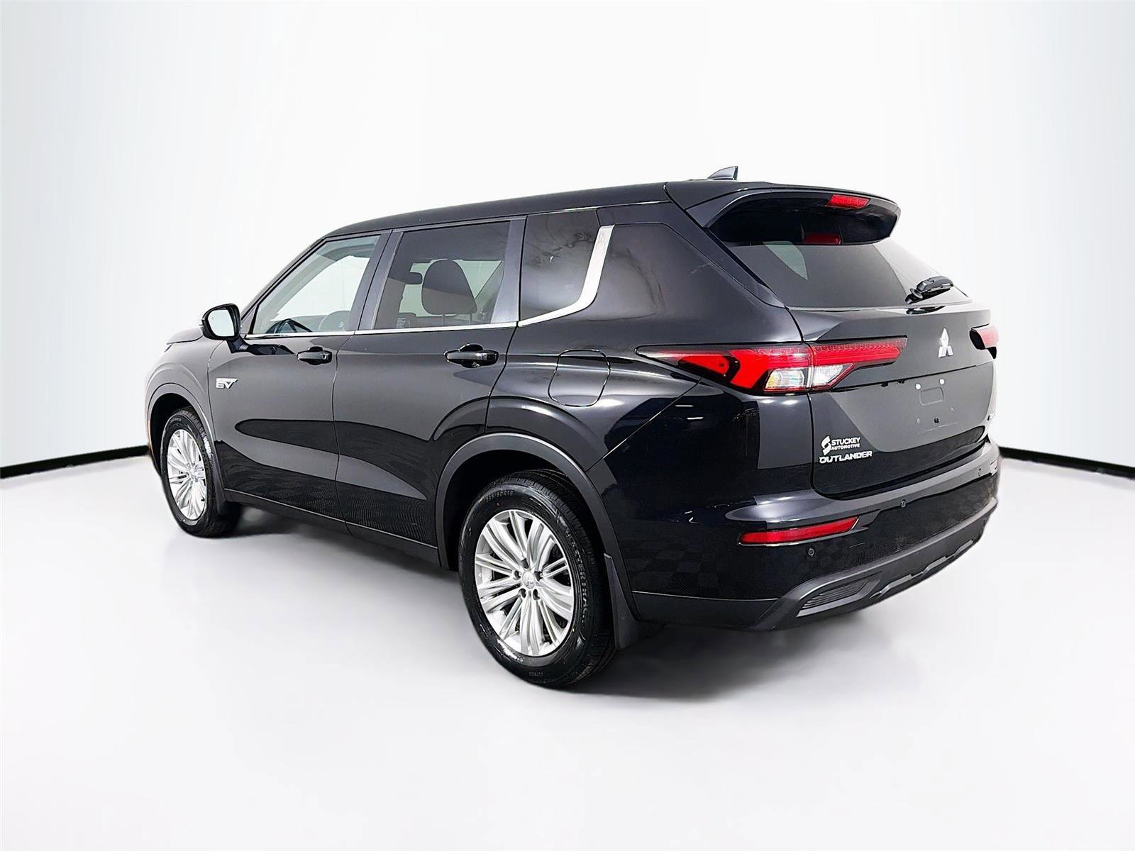 Used 2025 Mitsubishi Outlander ES AWD/4WD image 5
