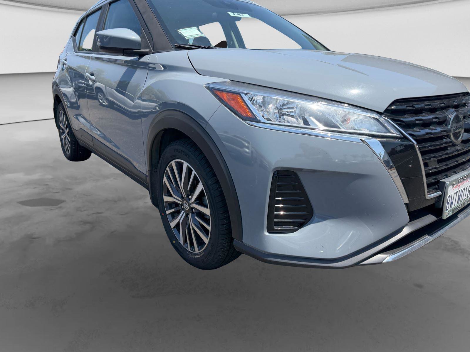 Used 2021 Nissan Kicks SV FWD image 2