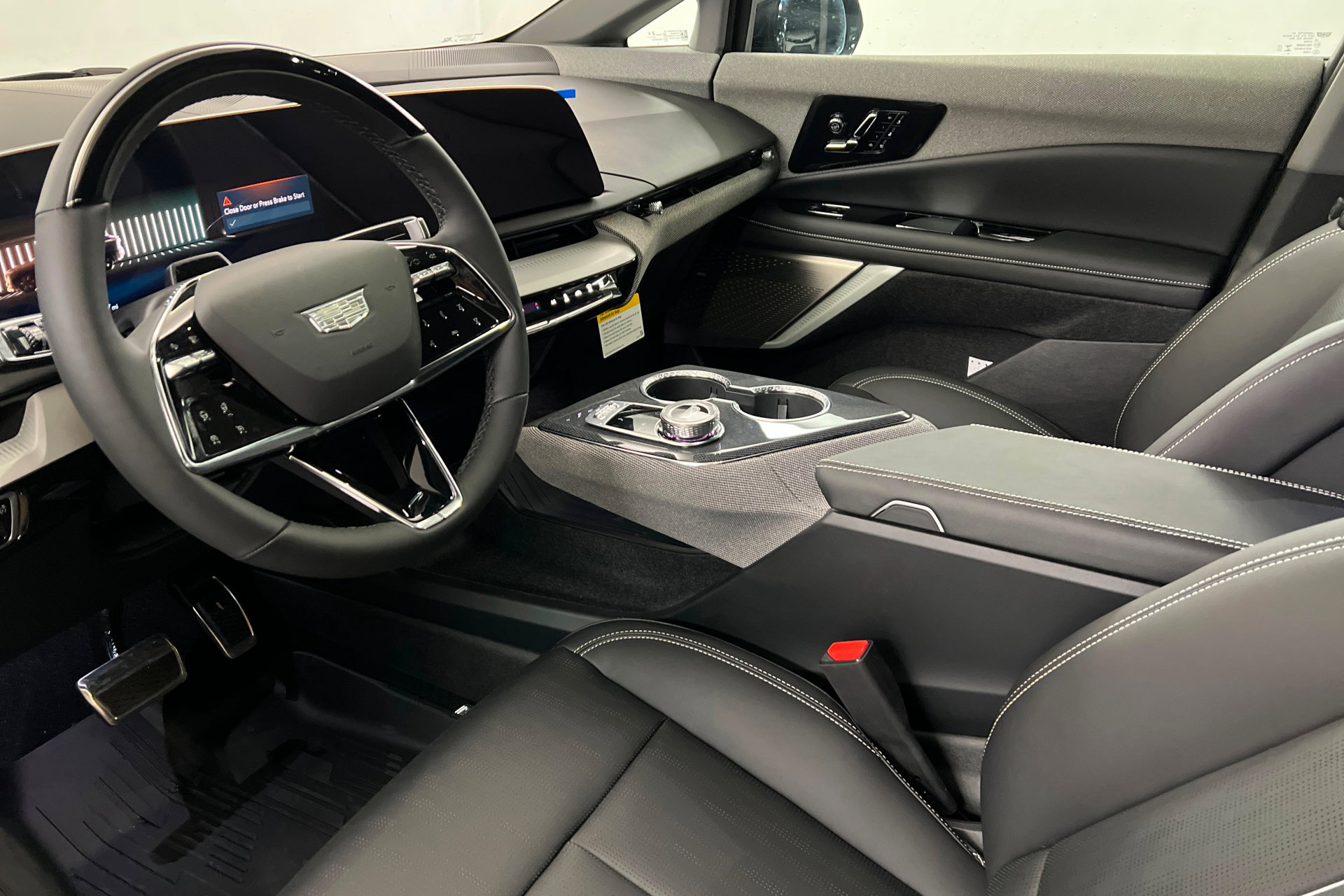 New 2026 Cadillac Optiq Sport 2 w/ LPO, Floor Liner Package AWD/4WD image 16