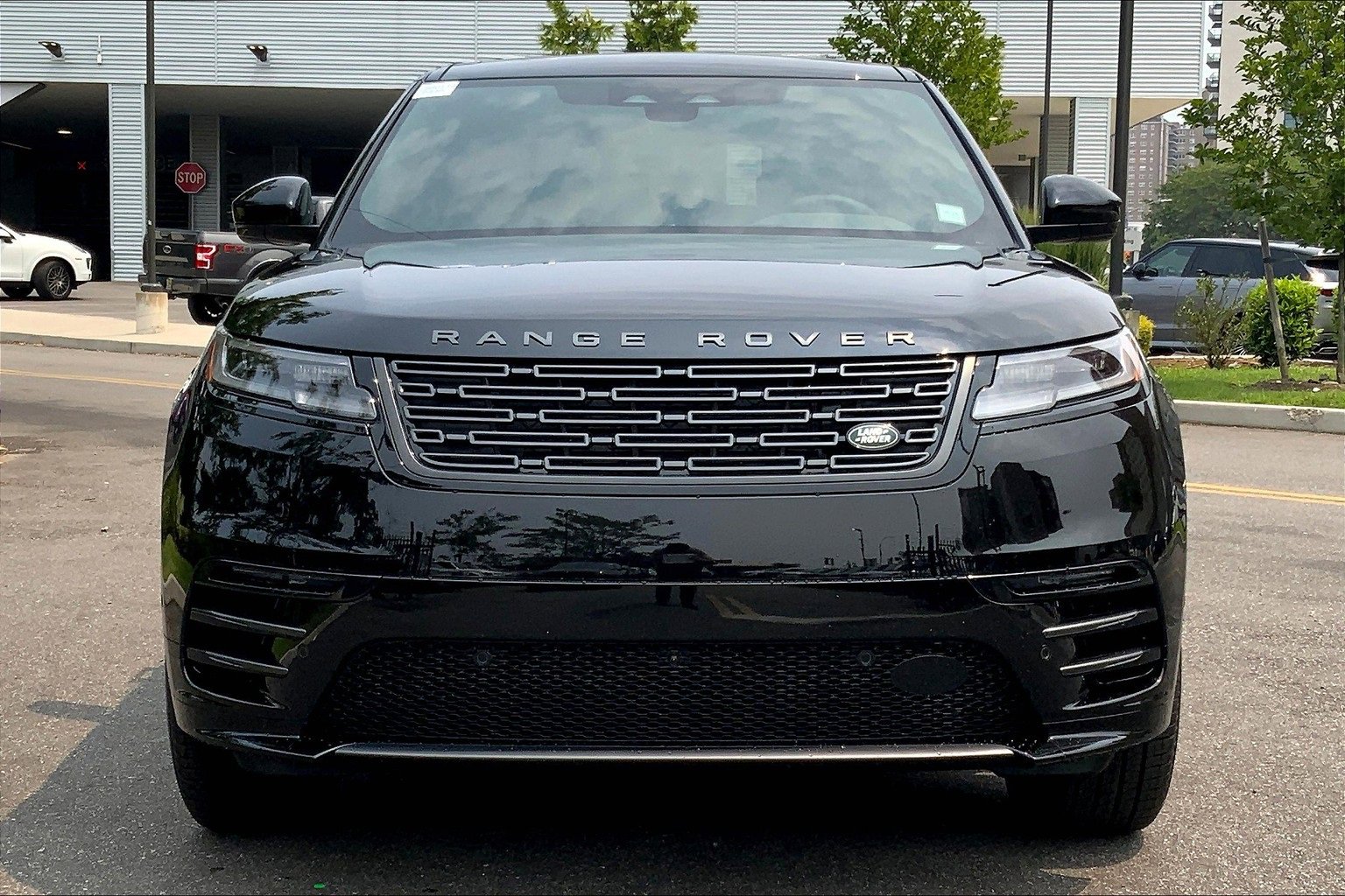 New 2026 Land Rover Range Rover Velar Dynamic SE image 3