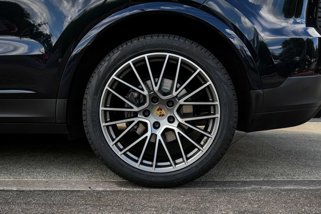 Certified 2023 Porsche Cayenne Platinum Edition AWD/4WD image 11