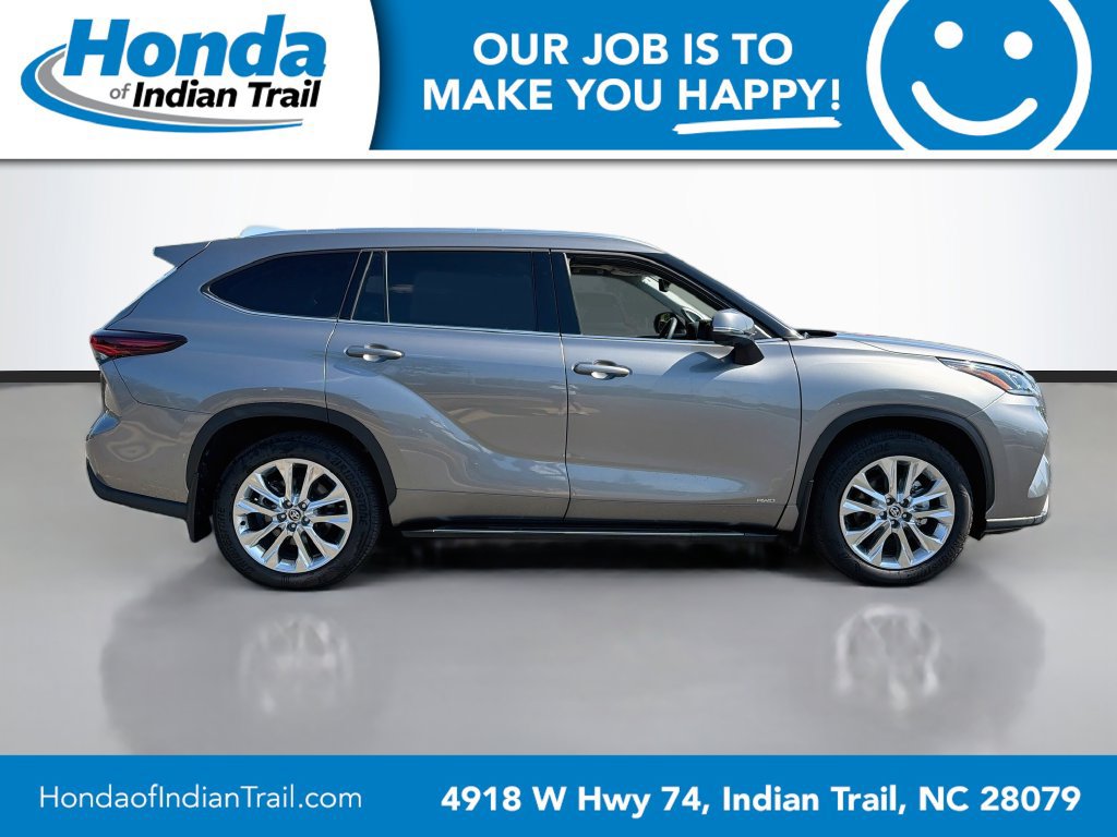 Used 2026 Toyota Highlander Limited AWD/4WD image 3
