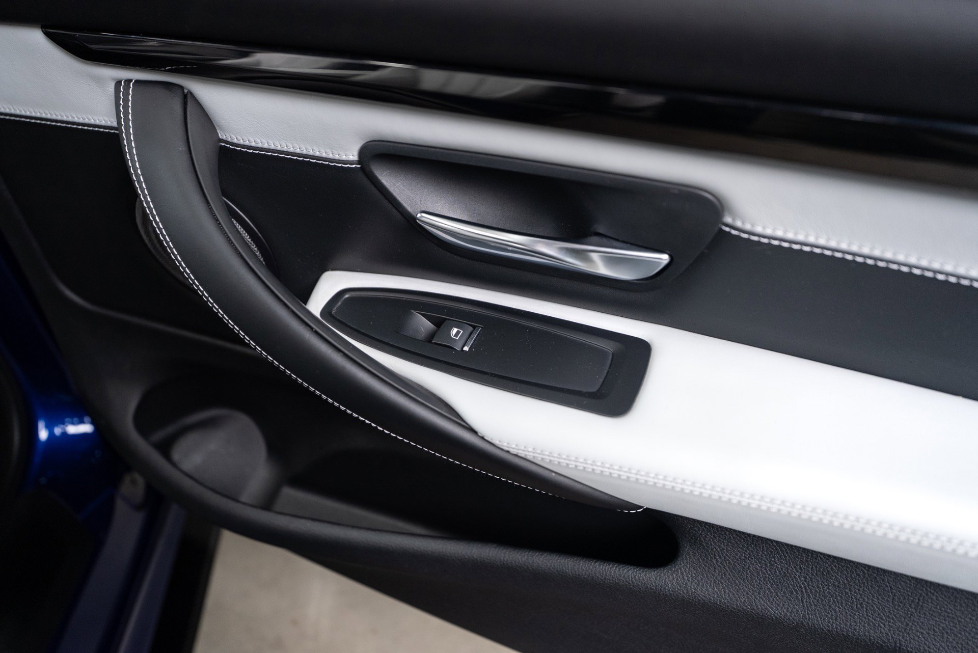 Used 2020 BMW M4 Convertible w/ Executive Package image 67