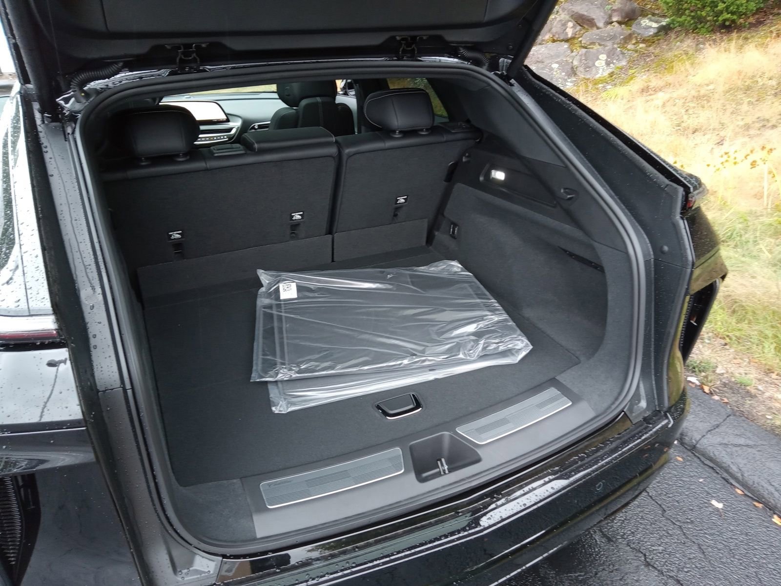 New 2025 Cadillac Lyriq Sport w/ LPO, Red Accent Package image 21