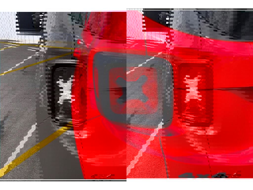 Used 2023 Jeep Renegade Latitude image 29