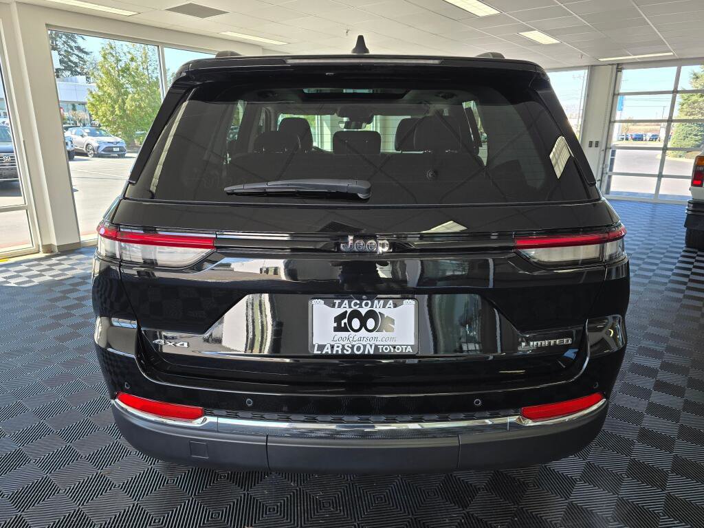 Used 2023 Jeep Grand Cherokee Limited w/ Trailer Tow Prep Group (B) image 4