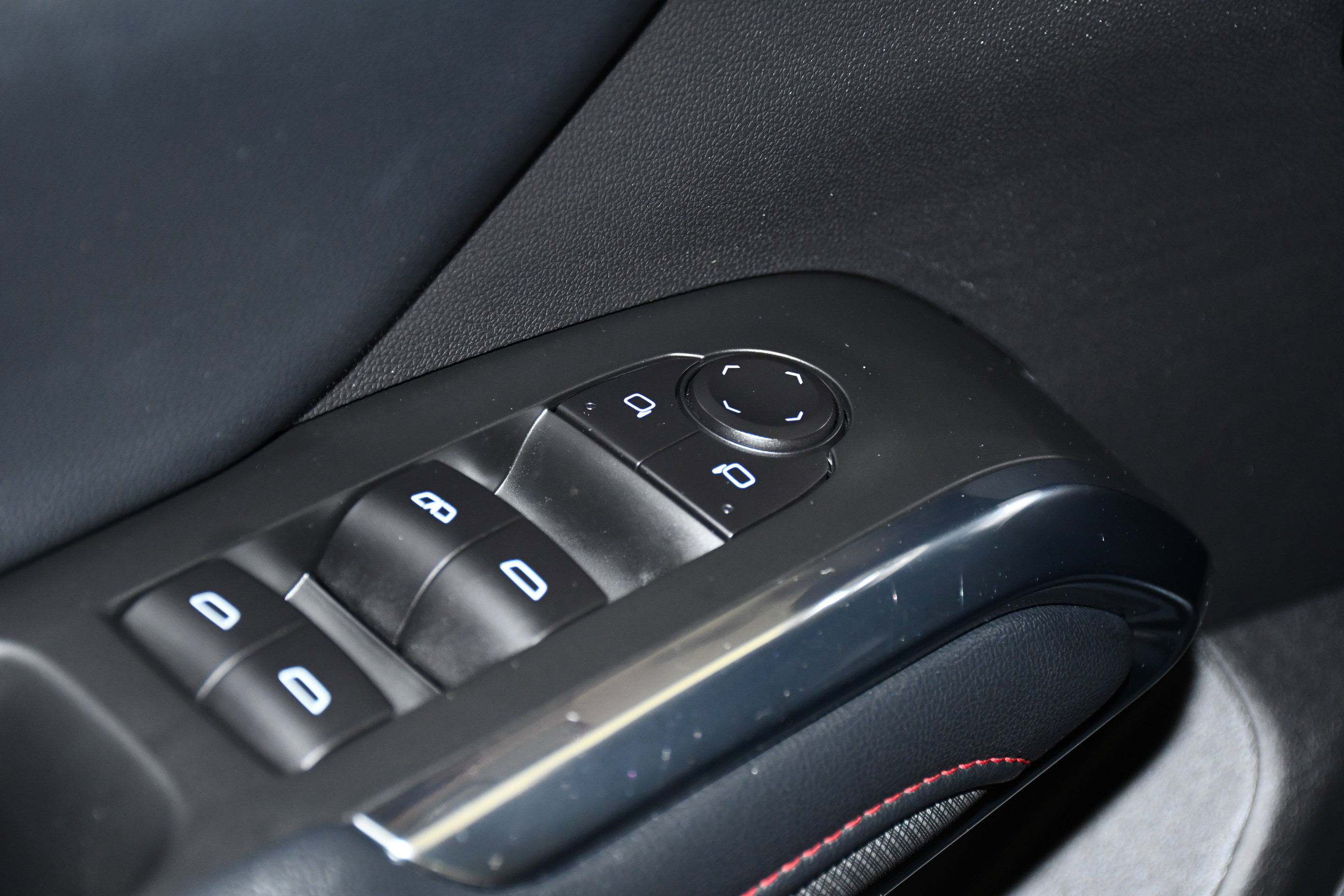 Used 2025 Chevrolet Traverse Z71 image 32