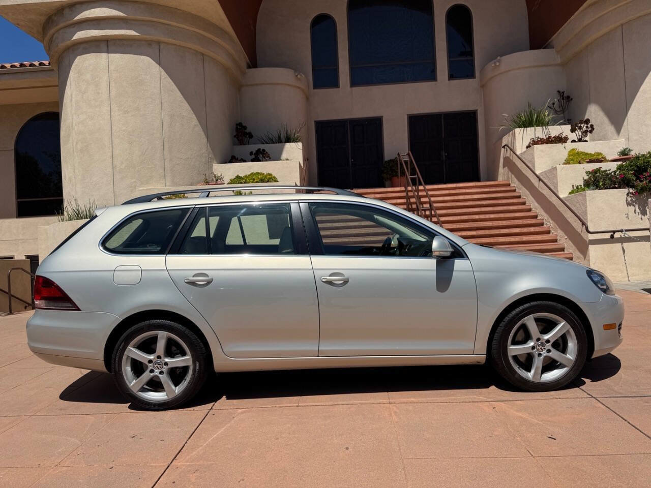 Used 2010 Volkswagen Jetta TDI FWD image 6