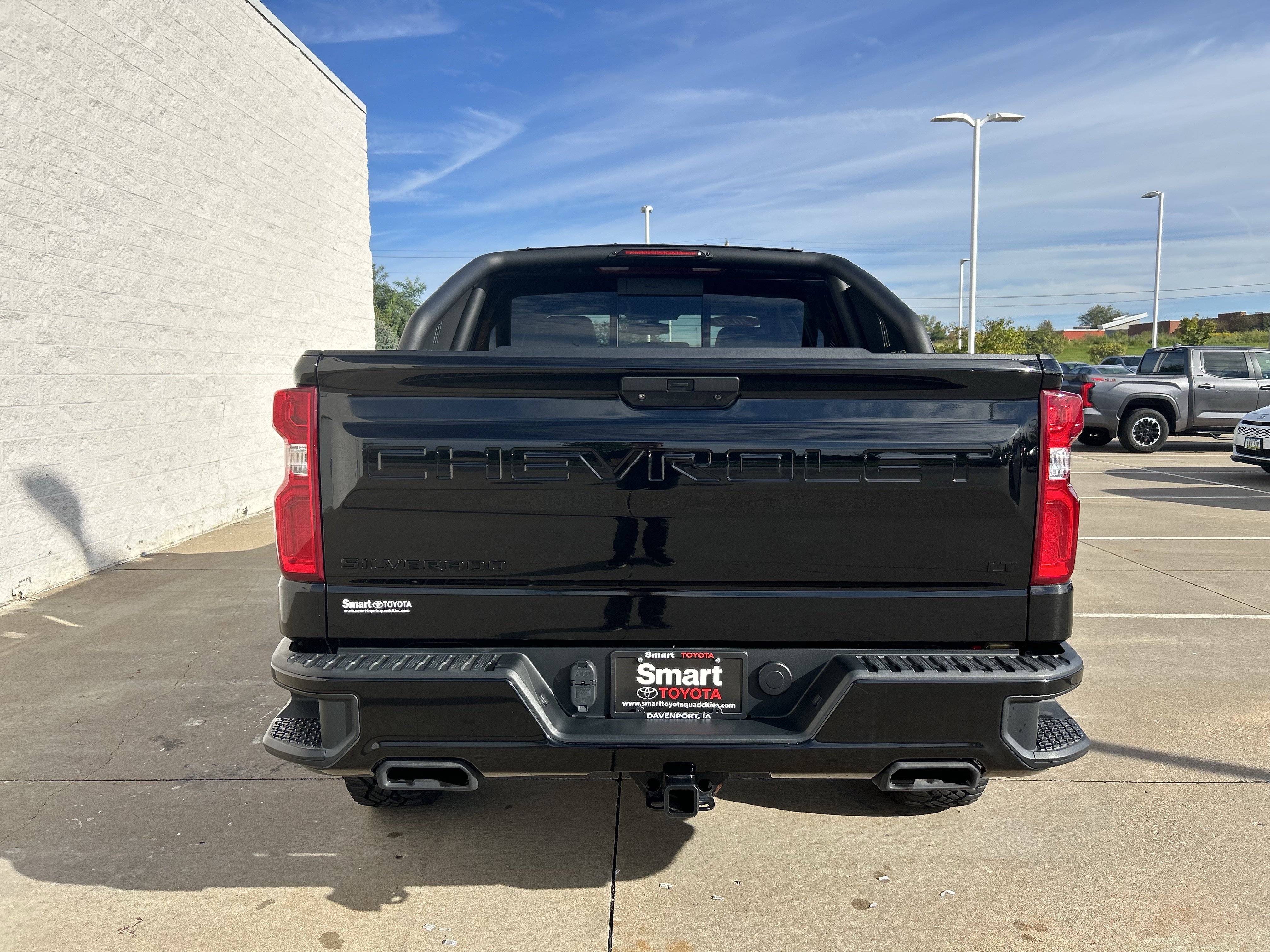 Used 2020 Chevrolet Silverado 1500 LT Trail Boss w/ Midnight Edition AWD/4WD image 4