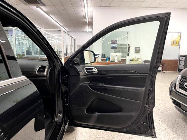 Used 2021 Jeep Grand Cherokee Laredo image 28