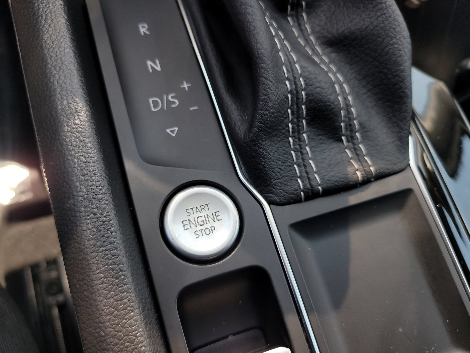 Used 2022 Volkswagen Atlas SE FWD image 24