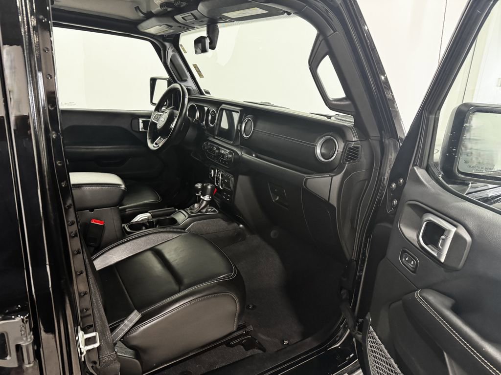 Used 2018 Jeep Wrangler Unlimited Sahara w/ Uconnect 4C Nav & Sound Group image 19