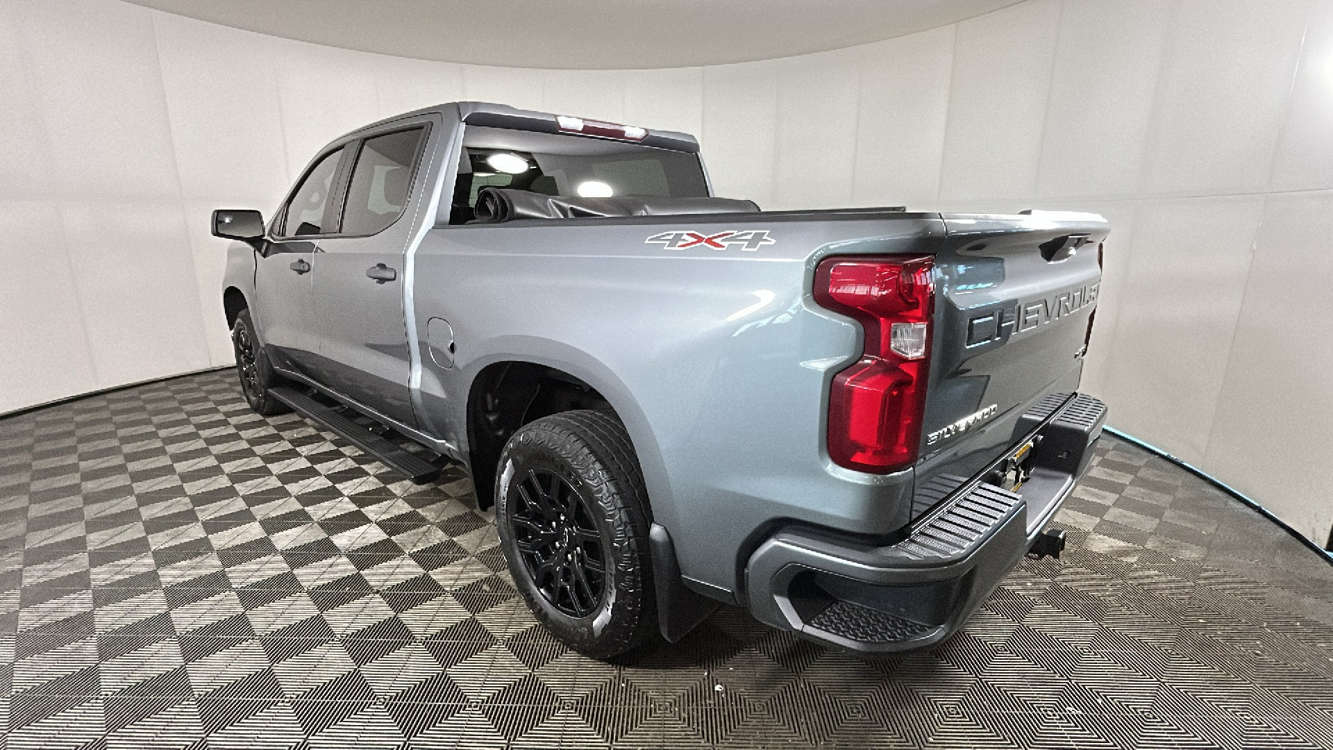 Used 2020 Chevrolet Silverado 1500 Custom w/ Custom Value Package AWD/4WD image 5