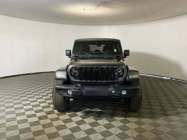 Used 2025 Jeep Wrangler Unlimited Sahara w/ Technology Group AWD/4WD image 2