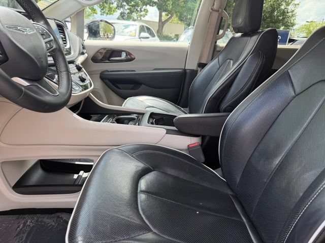 Used 2024 Chrysler Pacifica Limited FWD image 18