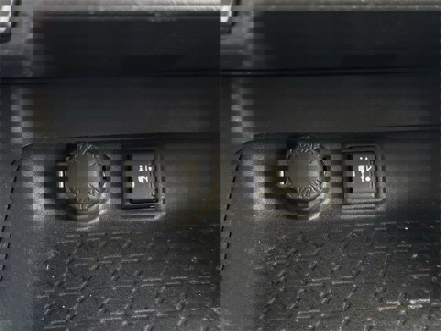 Used 2019 Toyota RAV4 LE w/ Carpet Mat Package image 22