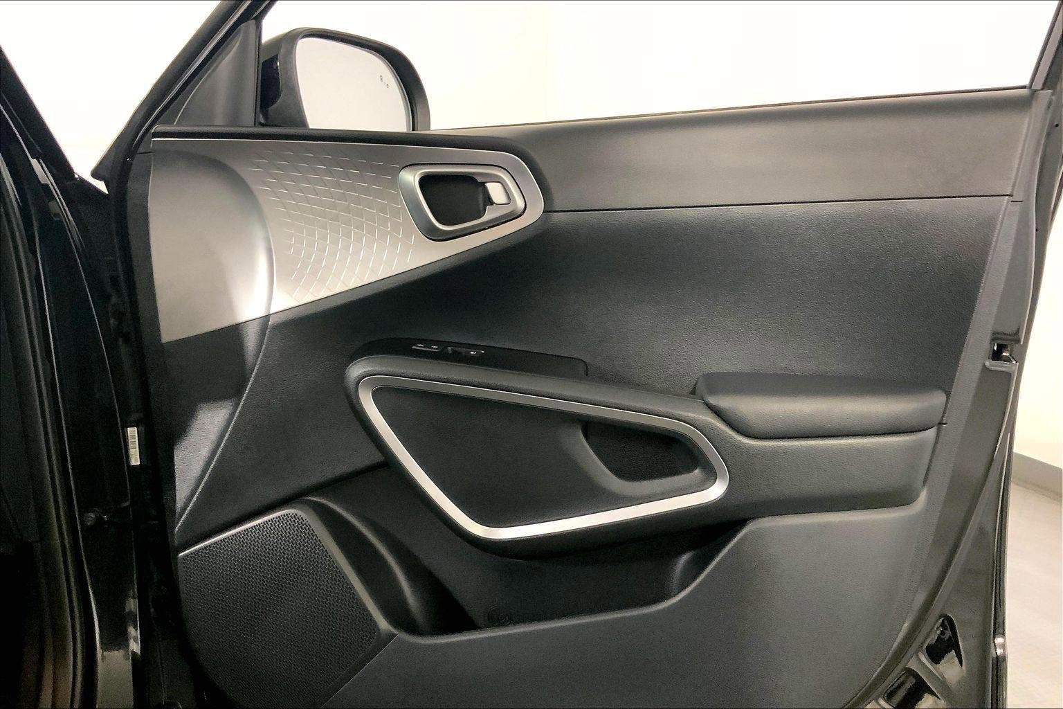 Certified 2025 Kia Soul LX image 25