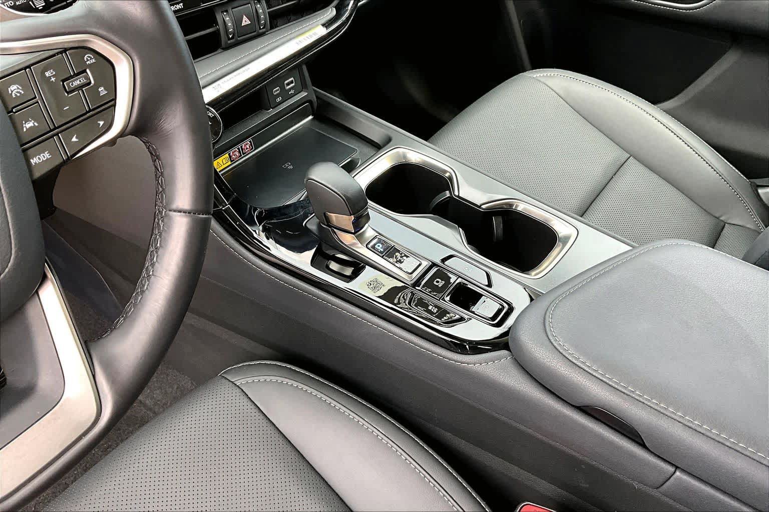 Used 2025 Lexus NX 250 FWD w/ Accessory Package (Z1) image 17