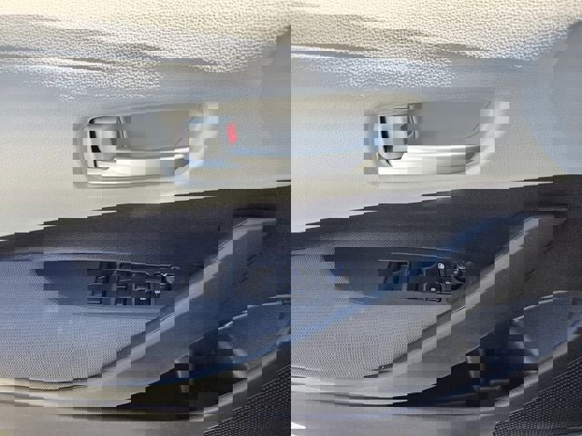 Used 2020 Toyota Corolla LE w/ LE Convenience Package image 28