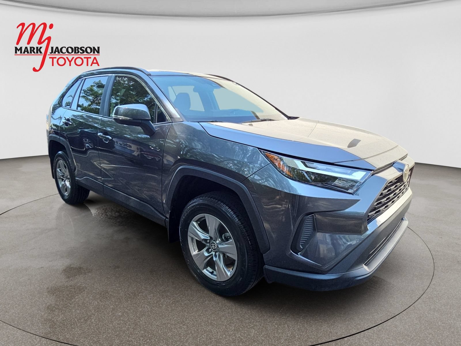 Used 2023 Toyota RAV4 XLE FWD image 3