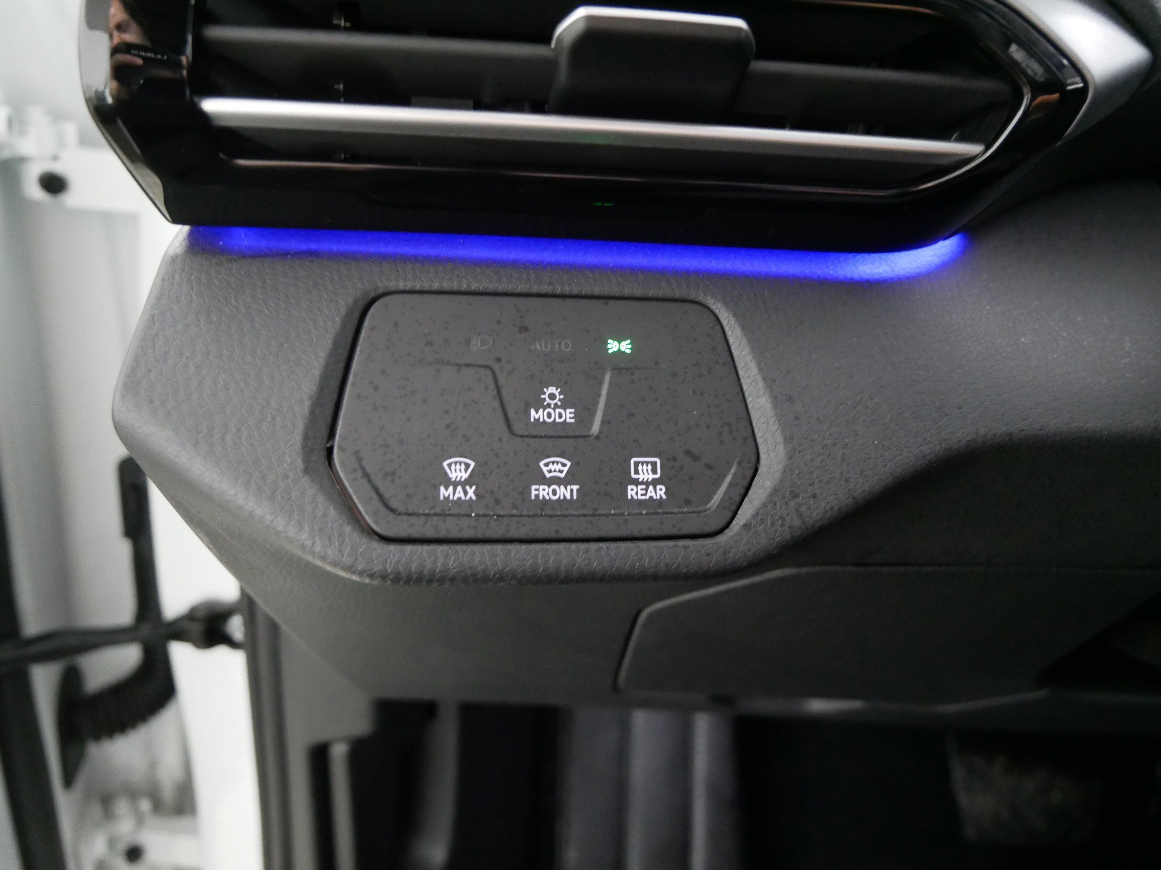 Used 2024 Volkswagen ID.4 Pro image 26