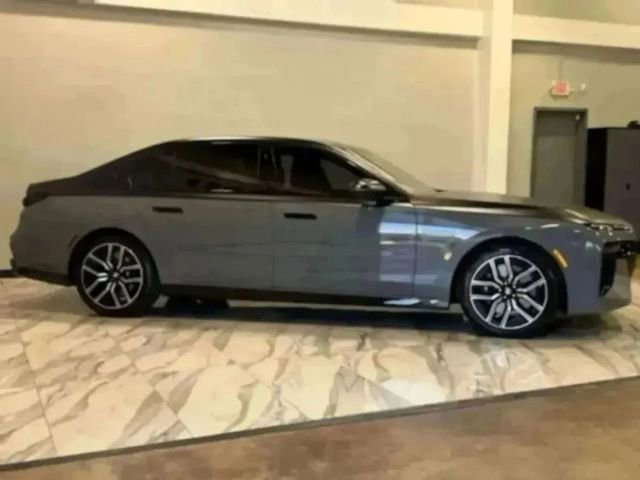 Used 2025 BMW 760i xDrive w/ Executive Package AWD/4WD image 47
