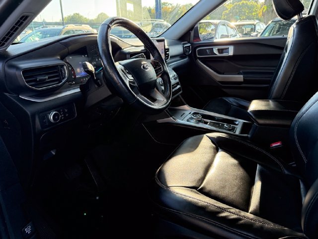 Used 2022 Ford Explorer XLT w/ Equipment Group 202A AWD/4WD image 21