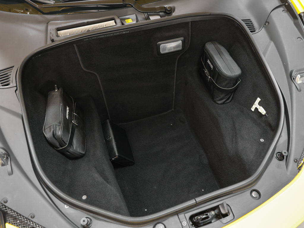 Used 2010 Ferrari 458 Italia Coupe RWD image 16
